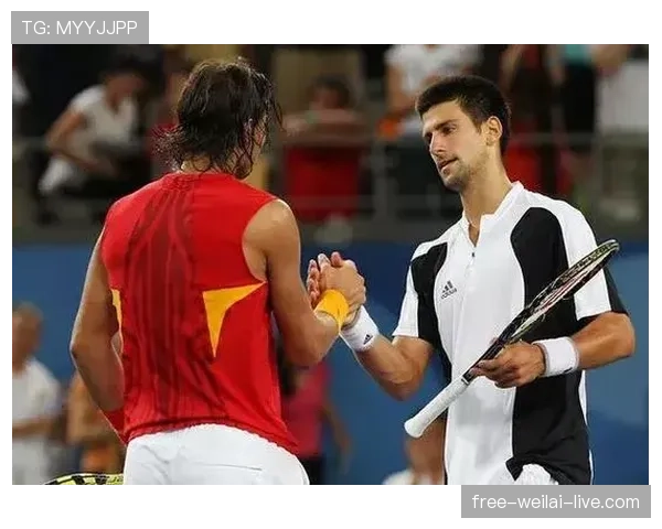 德约科维奇，千万身价却晒街坊级早餐，我刷评论区笑断气